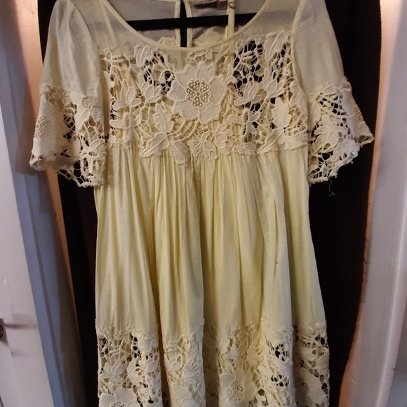 Holding Horses Dress 💛 - Picture 3 of 6